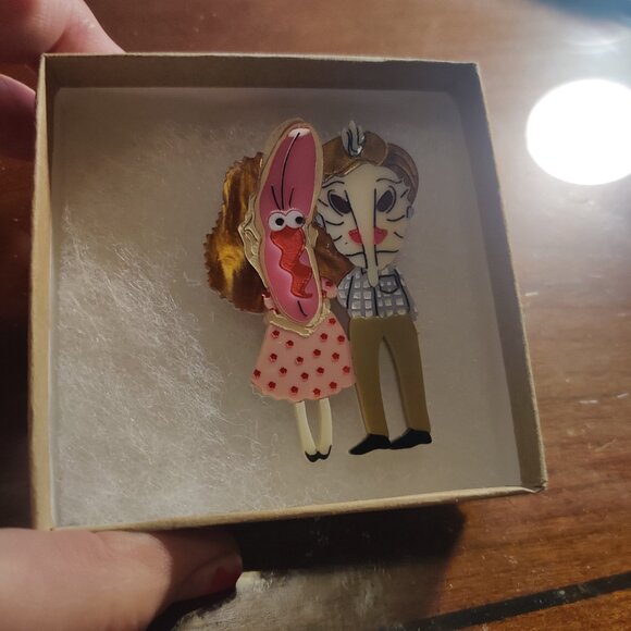 Daisy Jean Beetlejuice brooch New - Picture 1 of 3